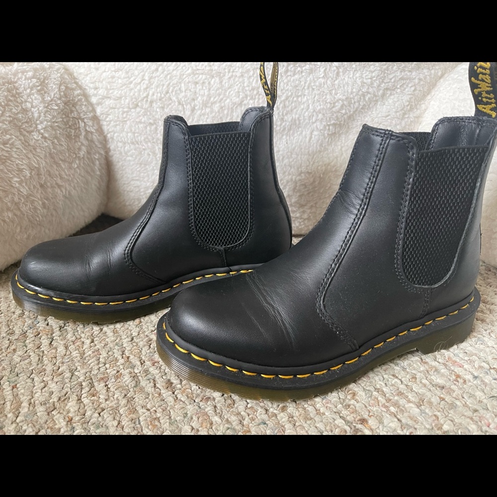 Dr. Martens 2976 Chelsea Boots